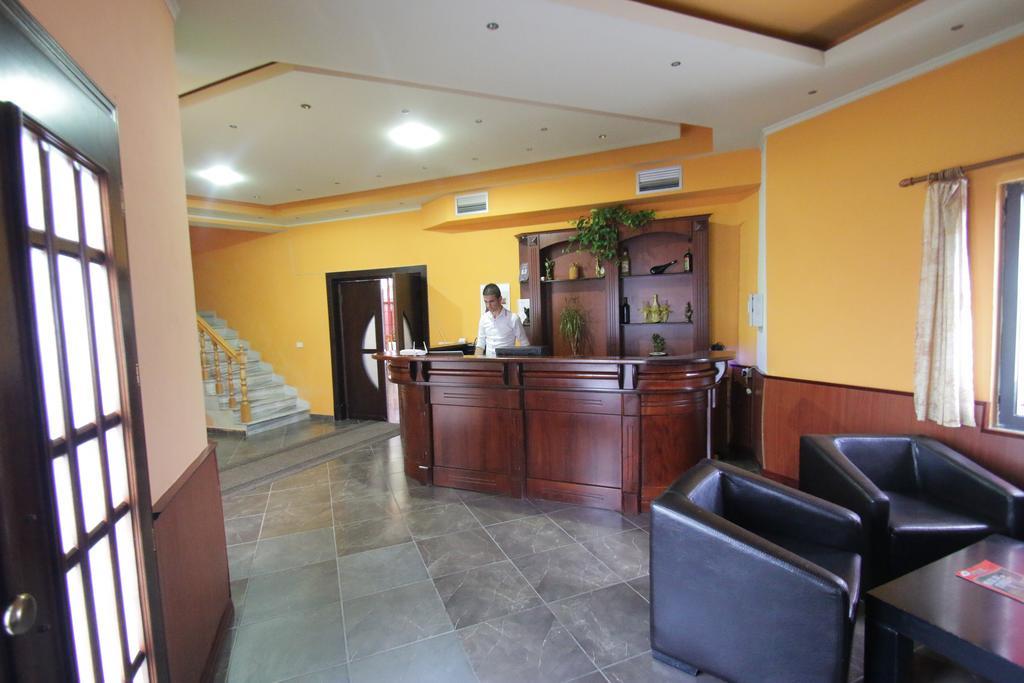 Hotel Verzaci Rinas Buitenkant foto