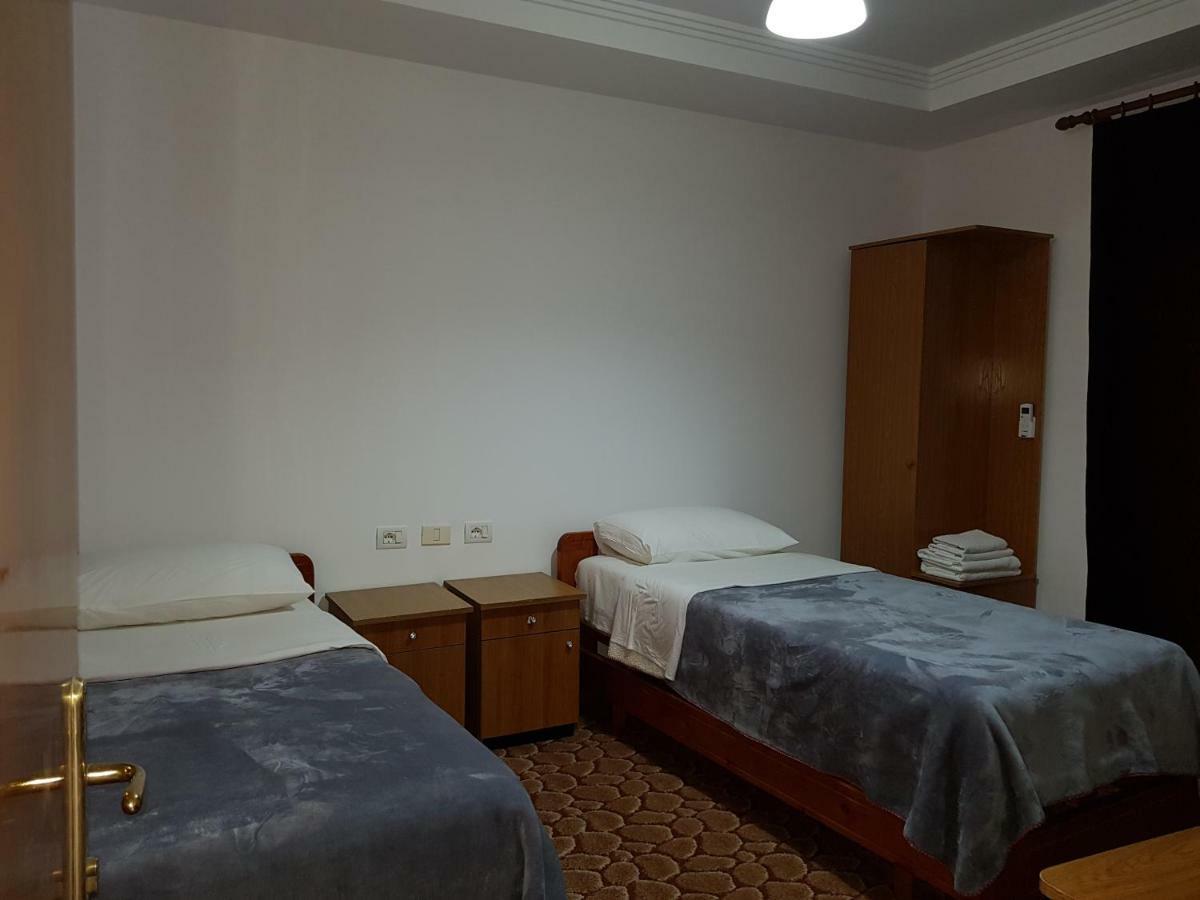 Hotel Verzaci Rinas Buitenkant foto